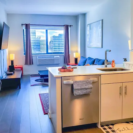 Posh 1 Bed Room Star Hotel Amenities City Views Close To Newport Mall Subway Minimum 30 Days Stay